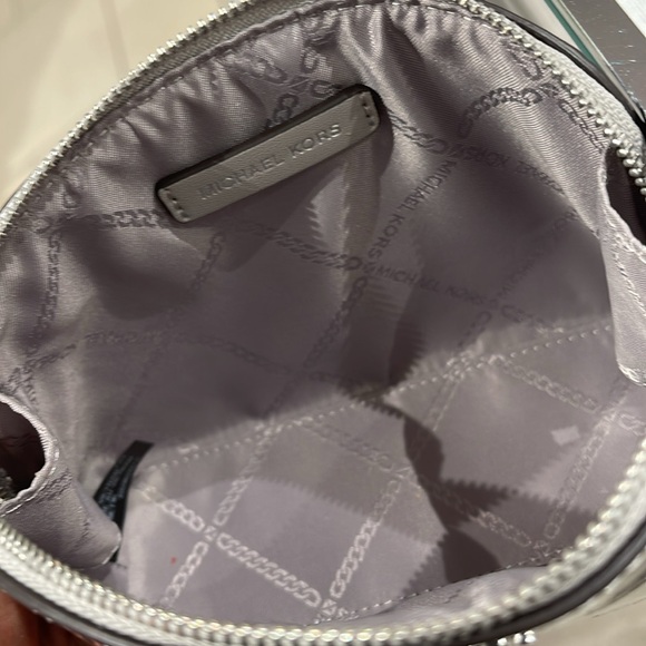 Michael Kors Empire Sm Metallic Crocodile Embossed Leather Travel Pouch
Silver - Picture 11 of 16